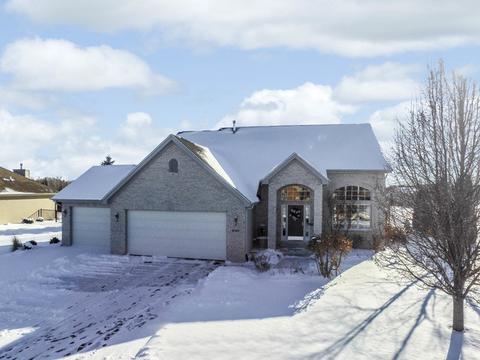 6121 Sweet Grass Dr, Roscoe, IL 61073 photo 1