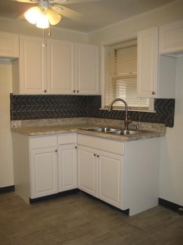 10522 S Eberhart Ave, Chicago, IL 60628 photo 8