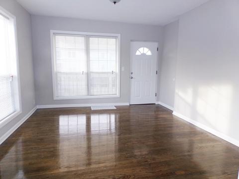 303 Beach St, Aurora, IL 60505 photo 2