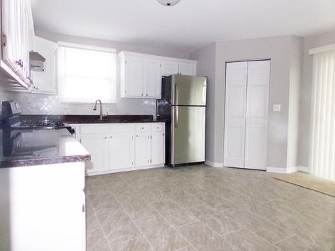 303 Beach St, Aurora, IL 60505 photo 5