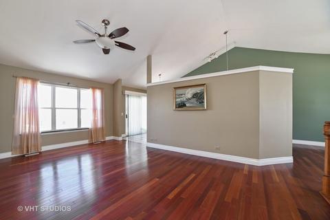 1064 Clover Hill Ln, Elgin, IL 60120 photo 2