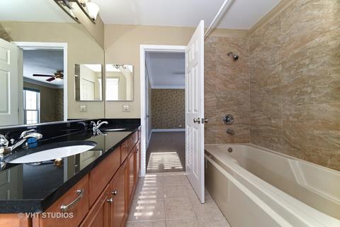 1064 Clover Hill Ln, Elgin, IL 60120 photo 7