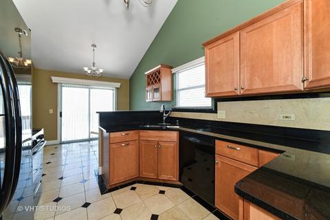 1064 Clover Hill Ln, Elgin, IL 60120 photo 3