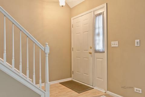 6858 Hampton Cir, Gurnee, IL 60031 photo 3