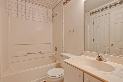 6858 Hampton Cir, Gurnee, IL 60031 photo 19
