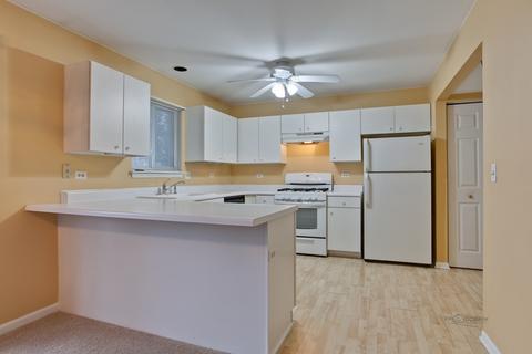 6858 Hampton Cir, Gurnee, IL 60031 photo 9