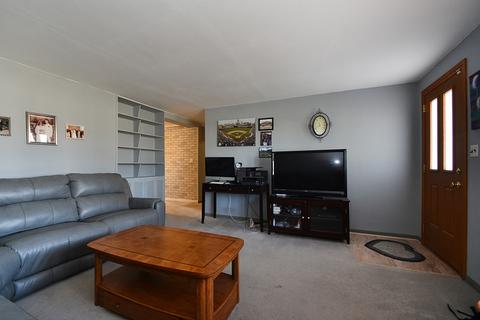 7023 Dover St, Bridgeview, IL 60455 photo 6