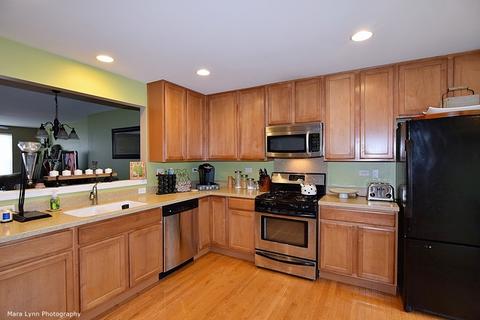 993 Reserve Dr, Elgin, IL 60124 photo 3