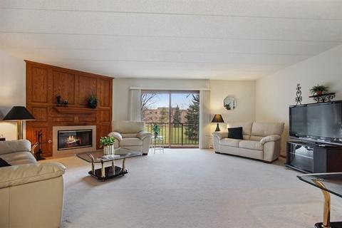 1591 E Thacker St #202, Des Plaines, IL 60016 photo 2