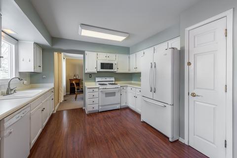 633 Alchester Dr, Wheaton, IL 60189 photo 6