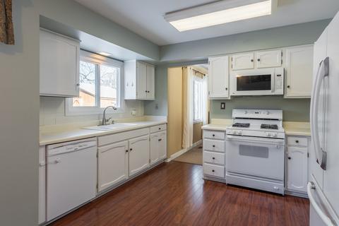 633 Alchester Dr, Wheaton, IL 60189 photo 7