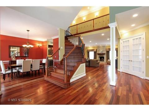 2282 Westview Dr, Des Plaines, IL 60018 photo 4