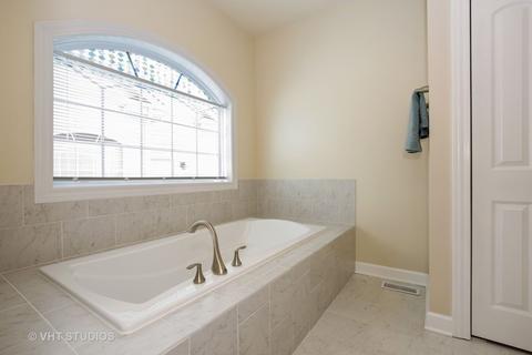 531 Madison Ln, Elgin, IL 60123 photo 20