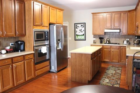 1250 Bradley Cir, Elgin, IL 60120 photo 5