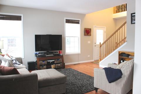 1250 Bradley Cir, Elgin, IL 60120 photo 3