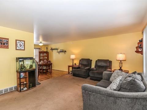 874 Scott Dr, Elgin, IL 60123 photo 2