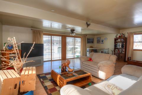 217 N Emerald Dr, Mchenry, IL 60051 photo 3