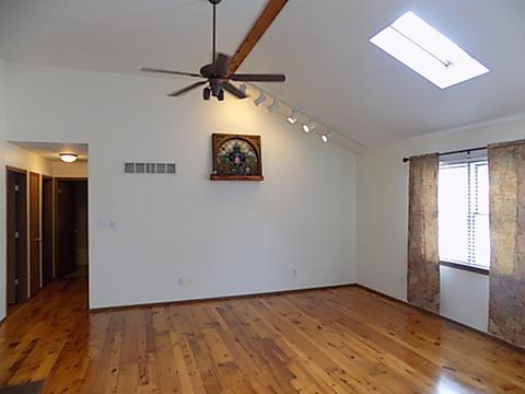 717 E Glover St, Ottawa, IL 61350 photo 5