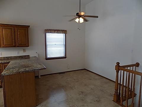 717 E Glover St, Ottawa, IL 61350 photo 9