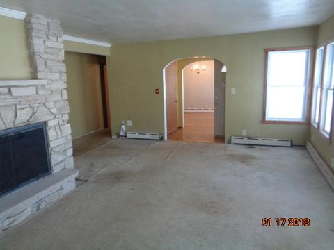 411 W Main St, Capron, IL 61012 photo 4