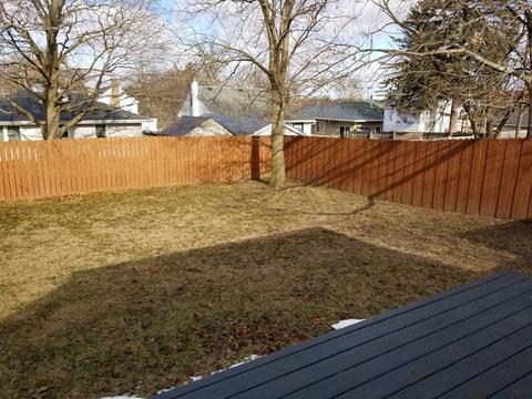 828 Monroe Dr, Freeport, IL 61032 photo 2