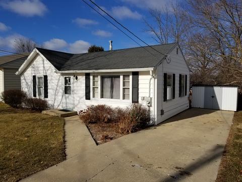 828 Monroe Dr, Freeport, IL 61032 photo 1