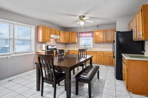 1168 S 4th St S, Aurora, IL 60505 photo 2