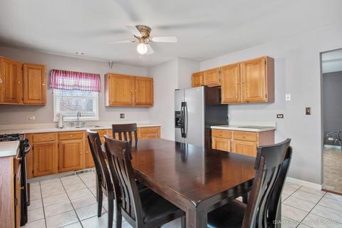 1168 S 4th St S, Aurora, IL 60505 photo 4