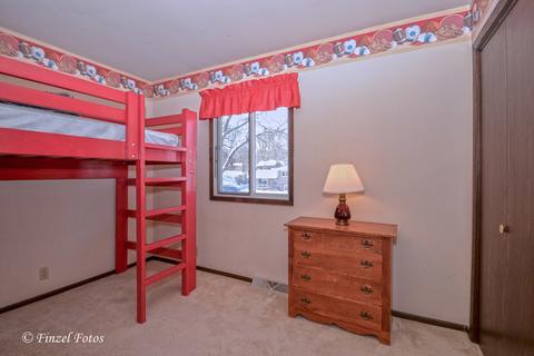 205 Hickory Rd, Oakwood Hills, IL 60013 photo 9