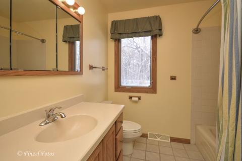 205 Hickory Rd, Oakwood Hills, IL 60013 photo 10