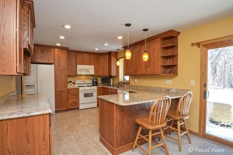 205 Hickory Rd, Oakwood Hills, IL 60013 photo 4