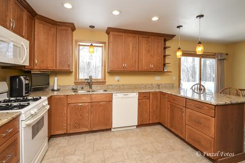 205 Hickory Rd, Oakwood Hills, IL 60013 photo 3