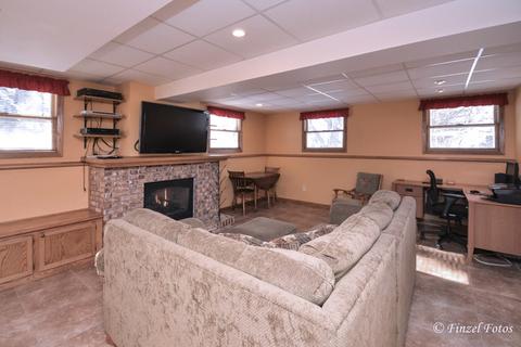 205 Hickory Rd, Oakwood Hills, IL 60013 photo 11