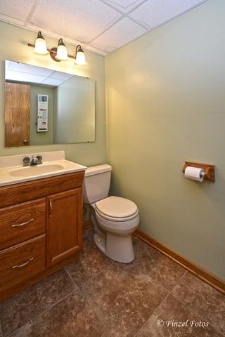 205 Hickory Rd, Oakwood Hills, IL 60013 photo 12