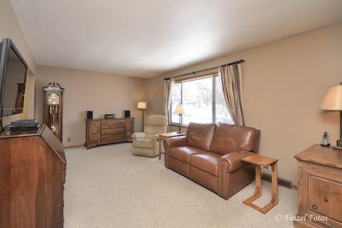 205 Hickory Rd, Oakwood Hills, IL 60013 photo 2