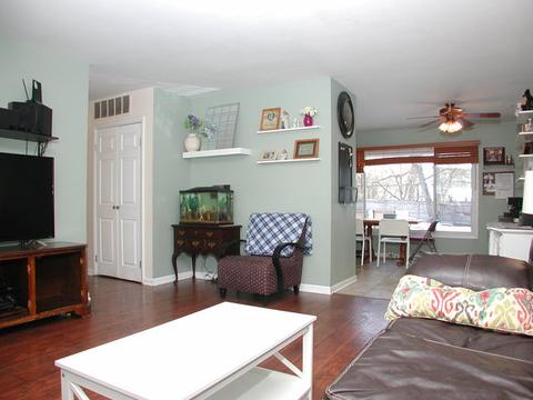525 Morton St, Hoffman Estates, IL 60169 photo 4