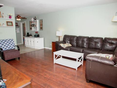 525 Morton St, Hoffman Estates, IL 60169 photo 2