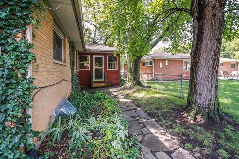 1012 Leahy Cir E, Des Plaines, IL 60016 photo 24