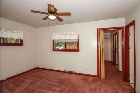 1012 Leahy Cir E, Des Plaines, IL 60016 photo 13