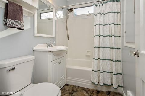 1051 Augusta Ave, Elgin, IL 60120 photo 4
