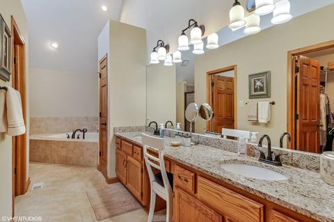 13221 Lakepoint Dr, Plainfield, IL 60585 photo 10
