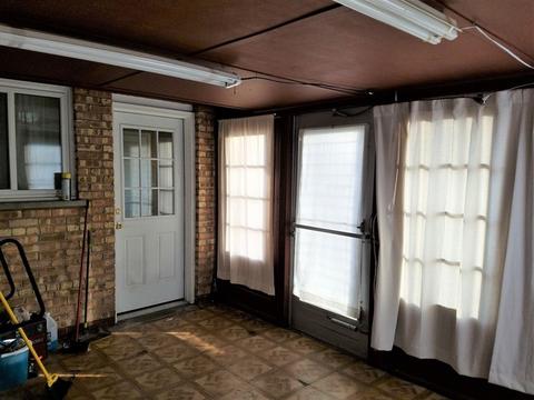 868 S 3rd Ave, Des Plaines, IL 60016 photo 17