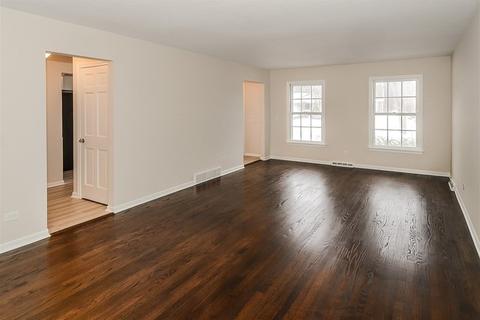 2 S341 Seneca Dr, Wheaton, IL 60189 photo 2