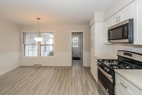 2 S341 Seneca Dr, Wheaton, IL 60189 photo 5