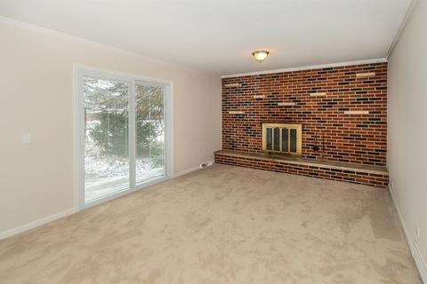 2 S341 Seneca Dr, Wheaton, IL 60189 photo 8