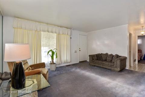10807 S Emerald Ave, Chicago, IL 60628 photo 2