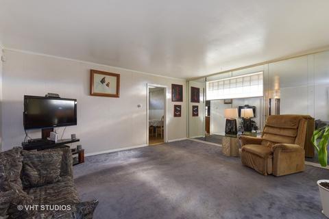 10807 S Emerald Ave, Chicago, IL 60628 photo 3