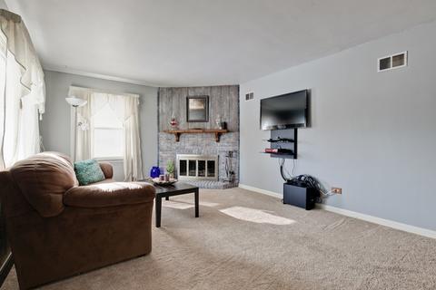 349 Bangs St, Wauconda, IL 60084 photo 3