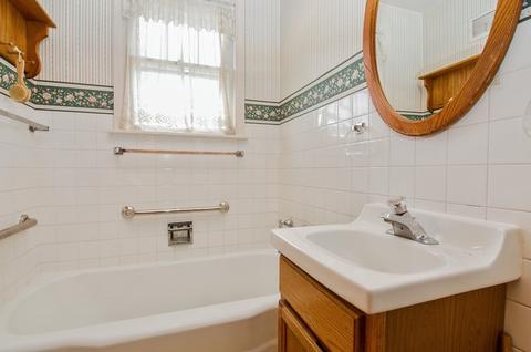 240 Heine Ave, Elgin, IL 60123 photo 8