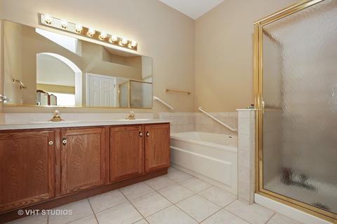 2453 Stonegate Rd, Algonquin, IL 60102 photo 13